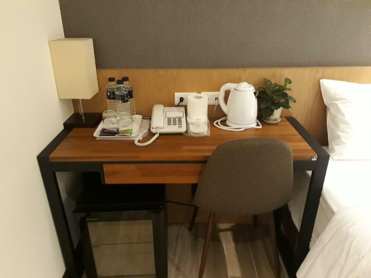 Honest & Warm Hotel Таоюань Экстерьер фото
